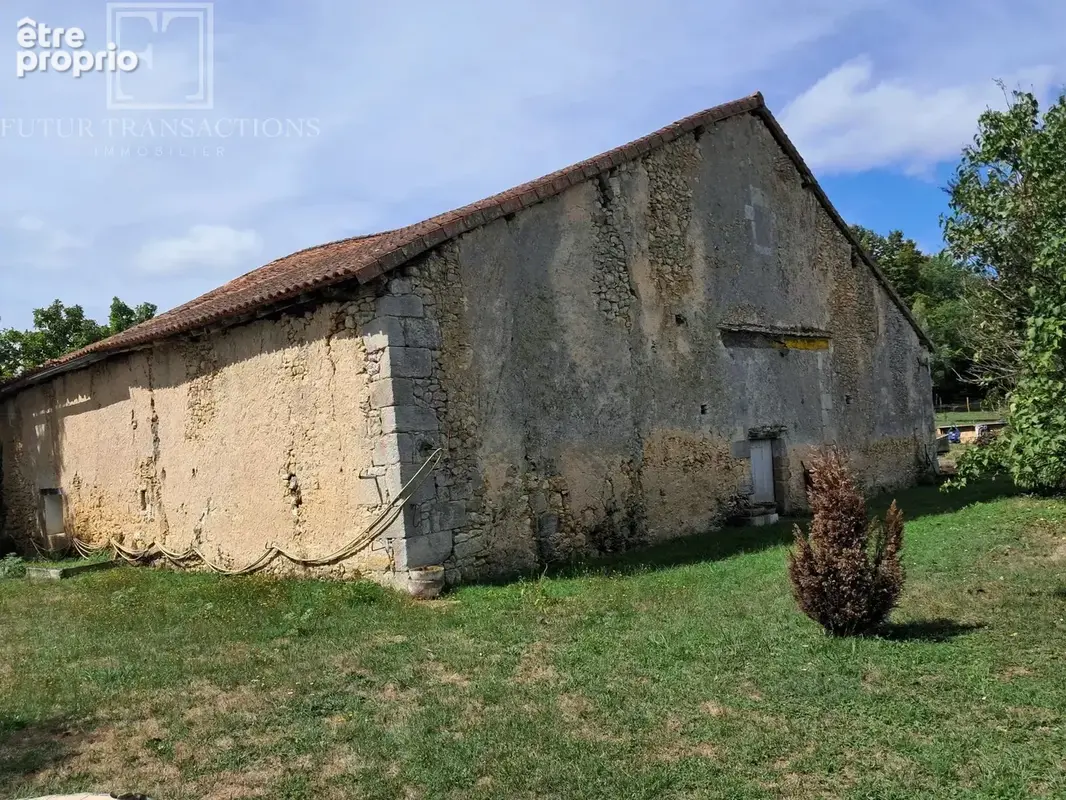 Maison et grange sur 8438 m² - photo 14
