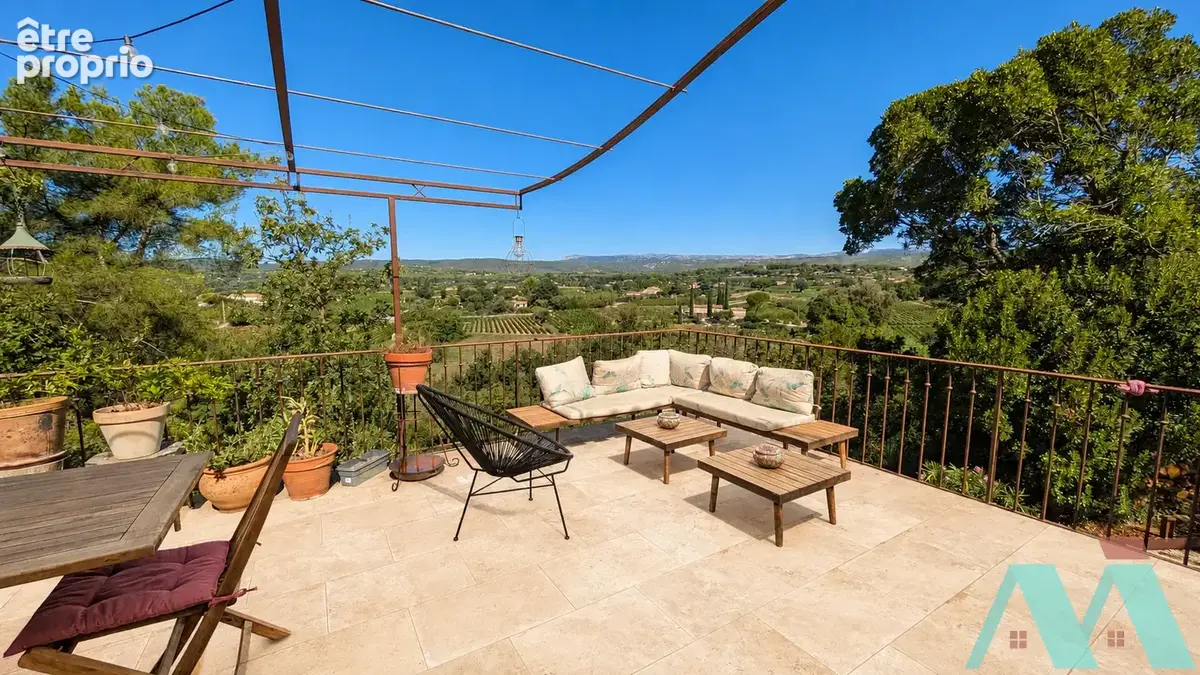 Maison rénovée 5 pièces 180m2 sur terrain 8700m2 en Provence - photo 4