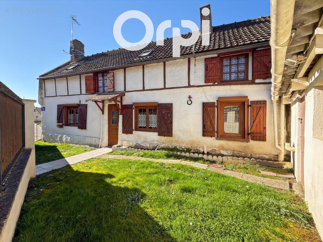 Maison à GRANDVILLERS-AUX-BOIS