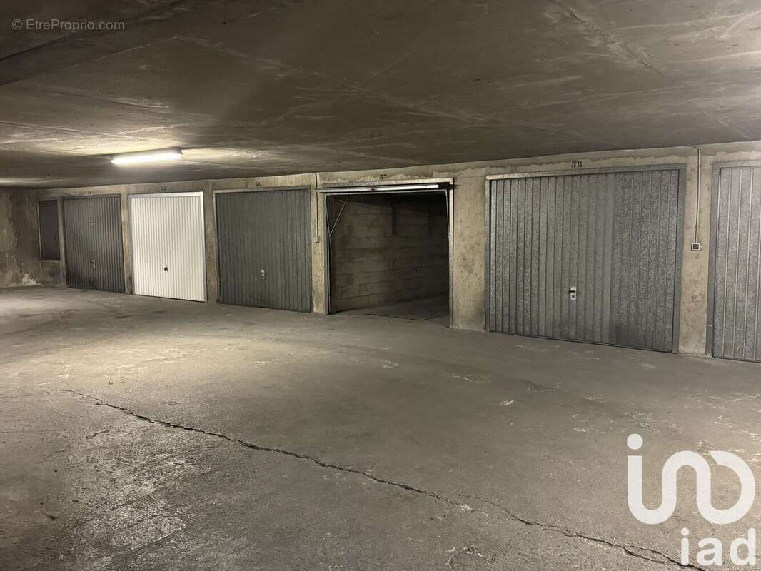 Photo 3 - Parking à PARIS-18E