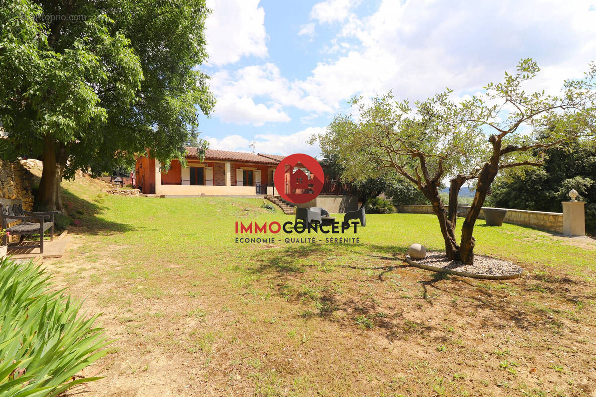 Maison à LAUDUN-L'ARDOISE