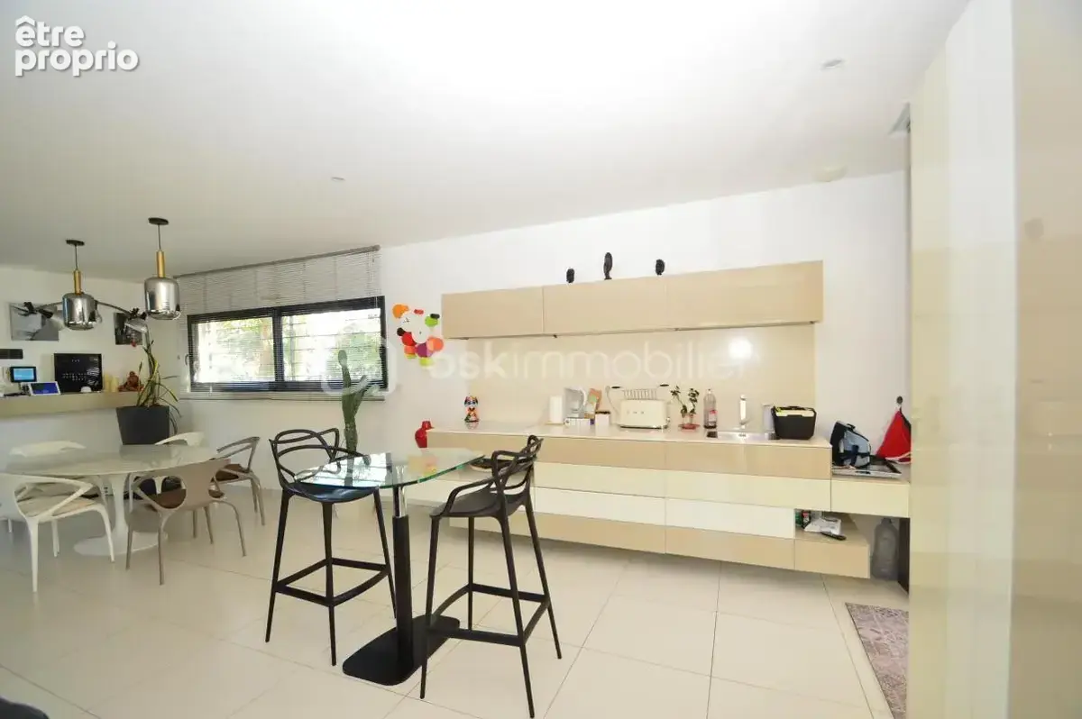Villa avec garage, terrasse et piscine - photo 8