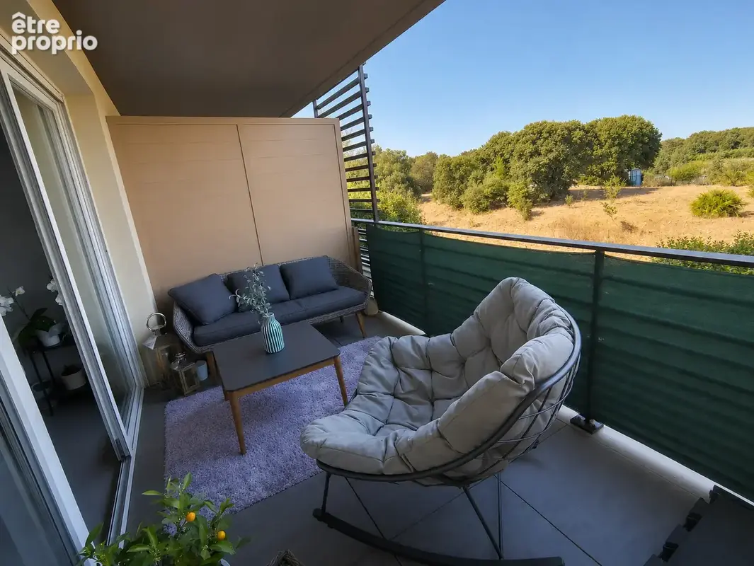 T3 moderne Fréjus avec terrasse et double parking dans résidence sécurisée avec espaces verts - photo 6