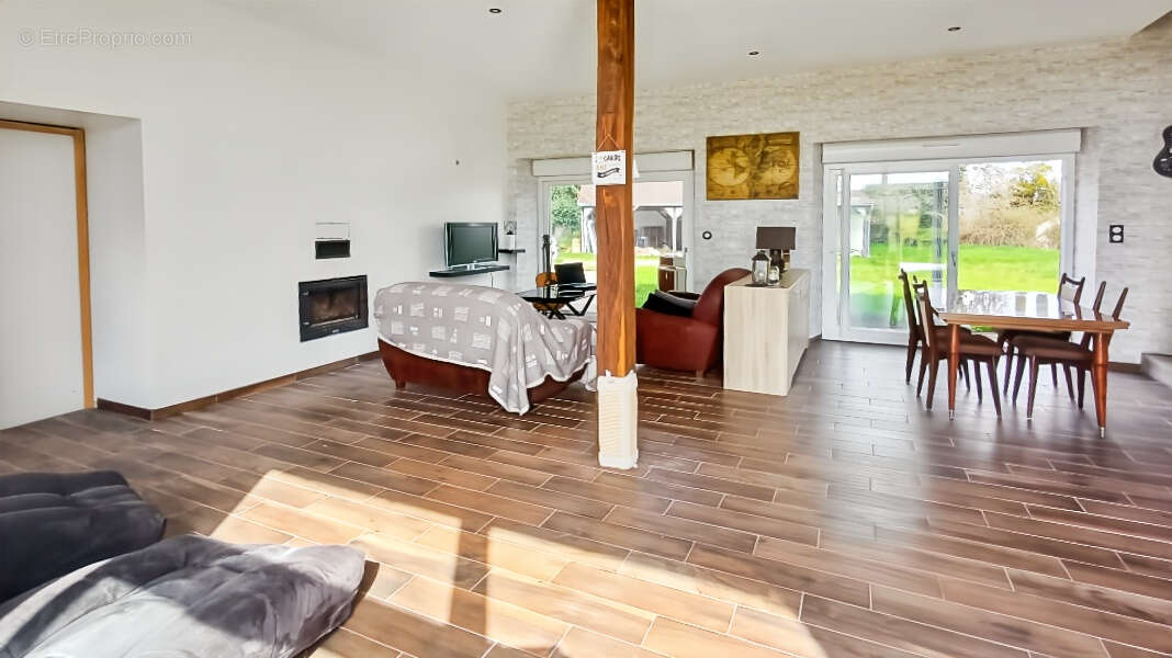 Maison à VICQ-EXEMPLET