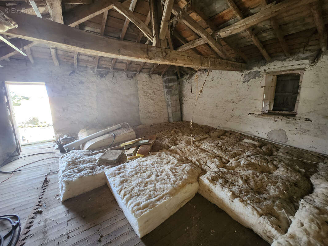 Maison en pierre avec dépendances et fort potentiel - photo 15
