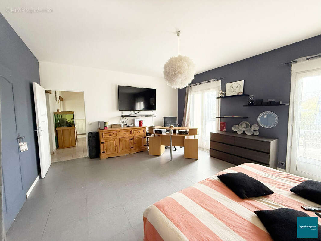 Maison à COURVAUDON