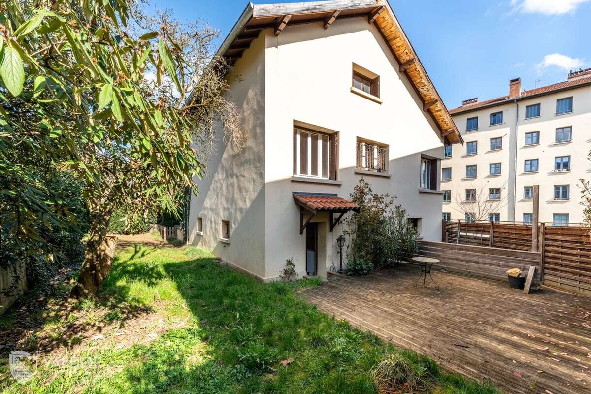Maison à TASSIN-LA-DEMI-LUNE