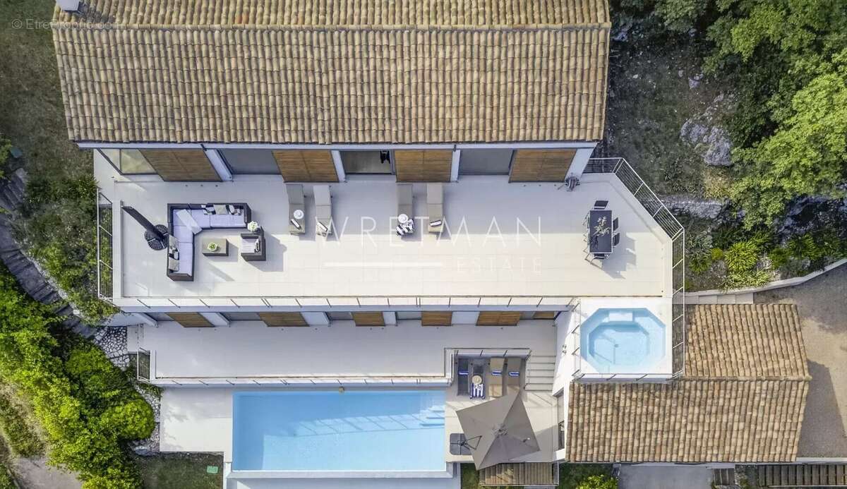 Maison à TOURRETTES-SUR-LOUP