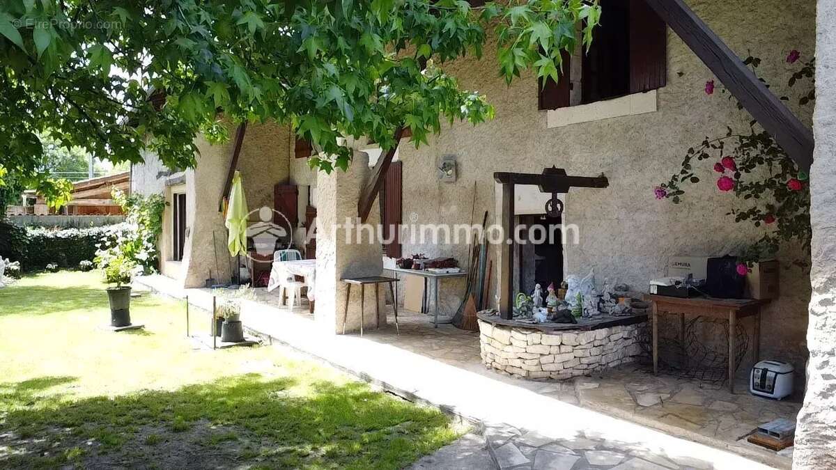 Maison à NEUVIC