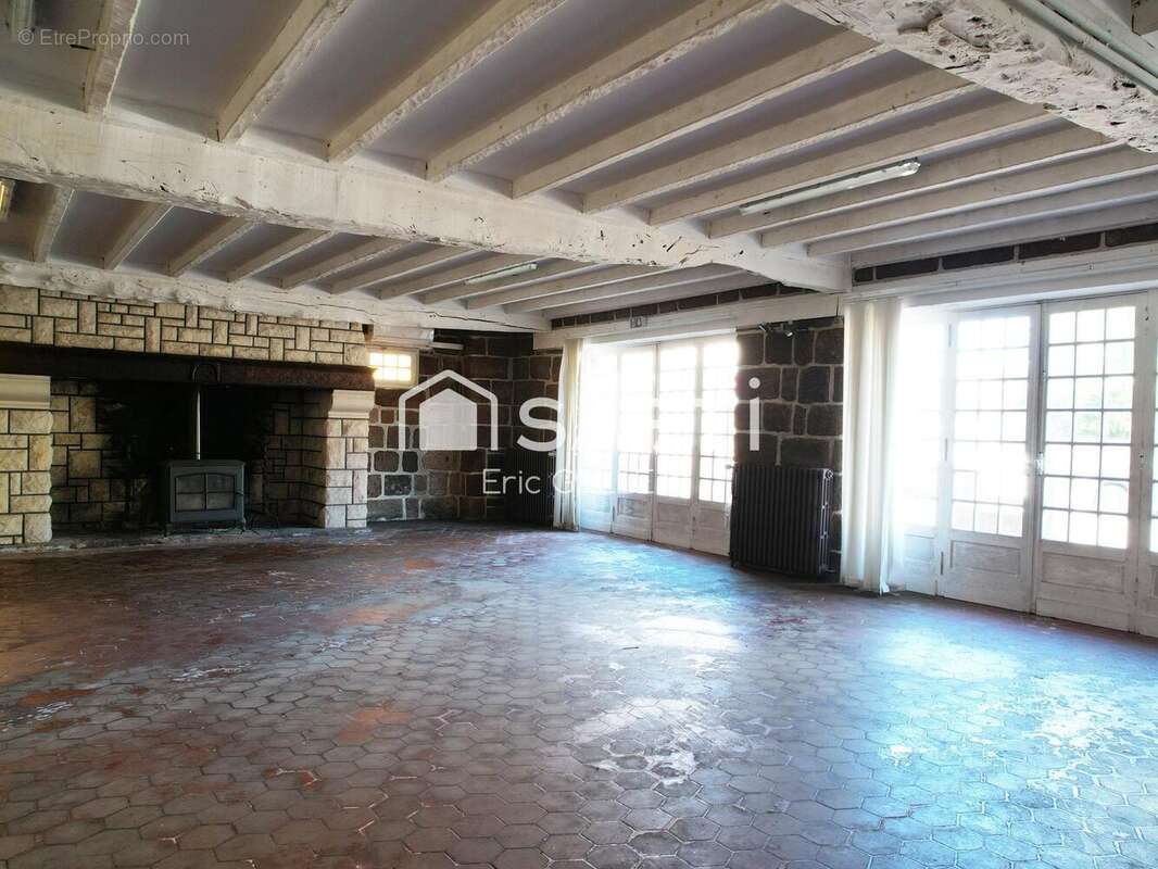 Photo 6 - Commerce à VARETZ