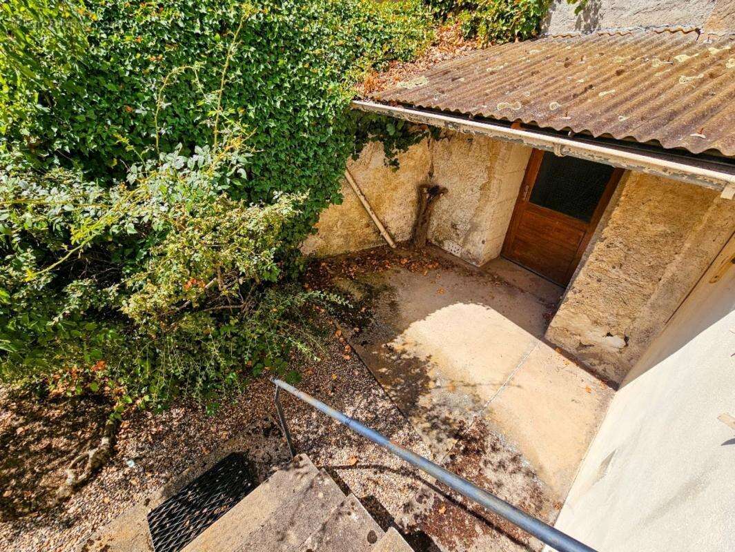 Maison à vendre 7 pièces - 180 m² - Extérieurs - 2 garages à VERTAIZON (63) - photo 7