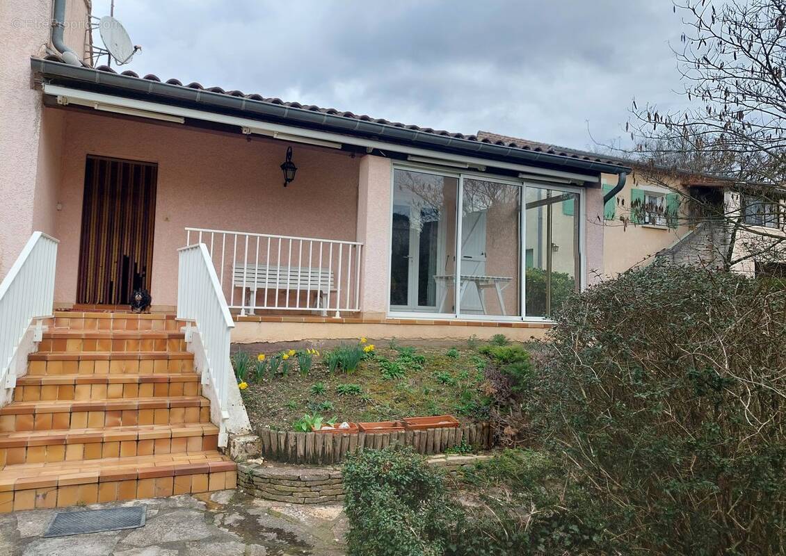 Maison à SAINT-JULIEN-LES-ROSIERS