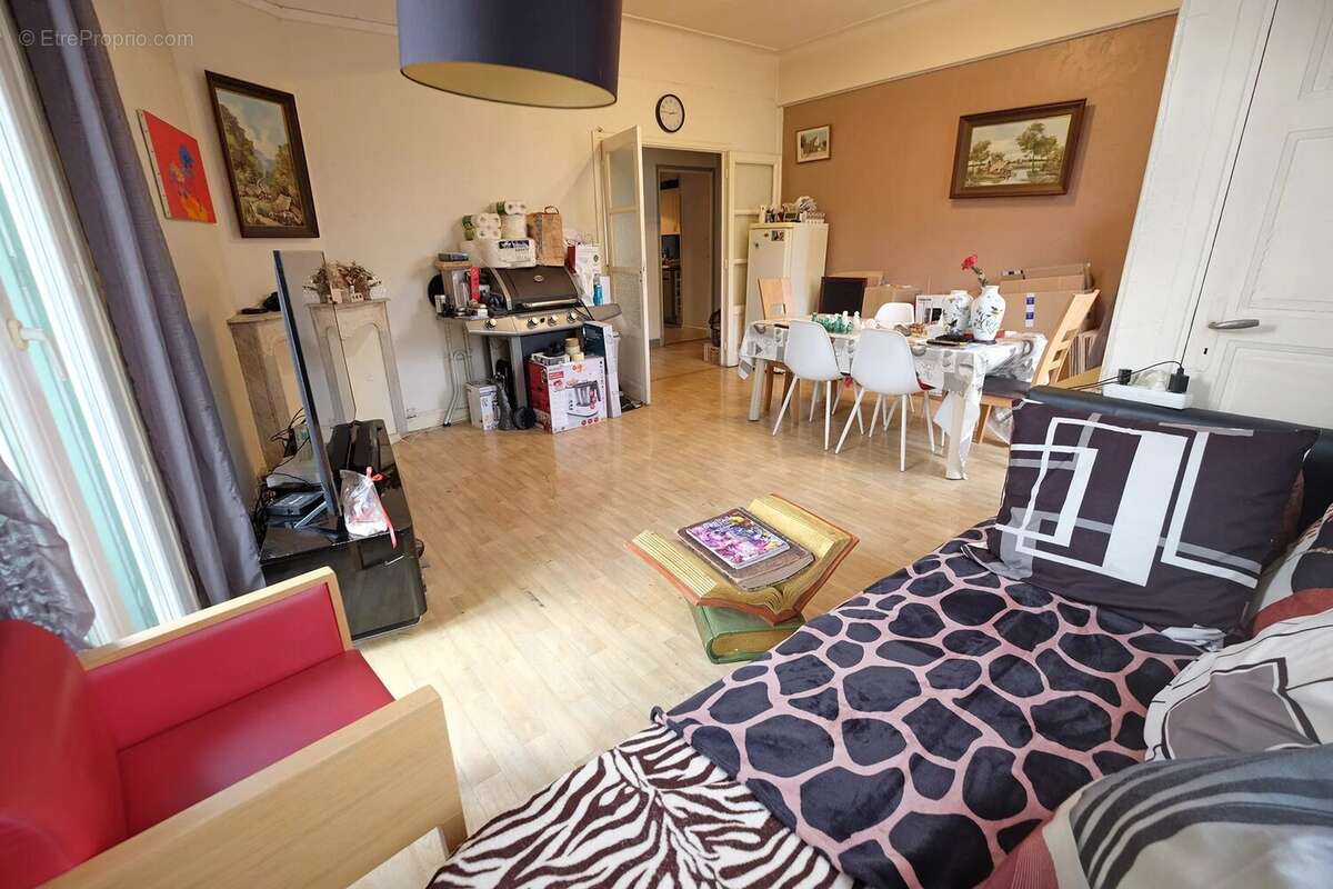 Appartement à SAINT-LAURENT-DU-VAR