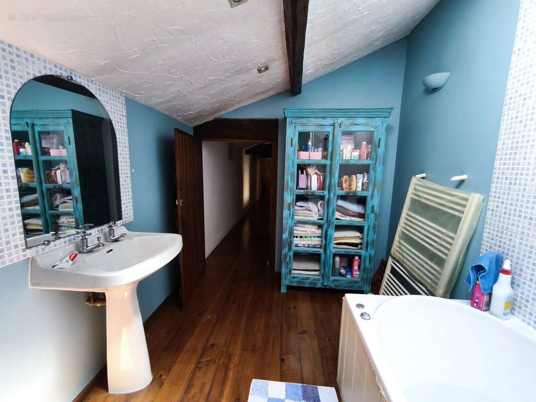 Maison de campagne de 4 chambres avec grange et fort potentiel - photo 12