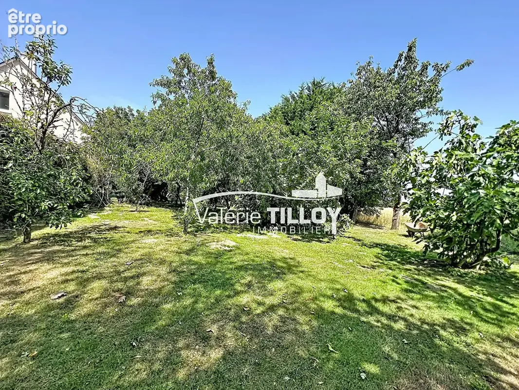 Maison individuelle avec grand terrain de 2 500 m², sous-sol complet et combles aménageables - photo 2