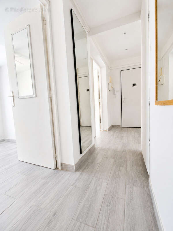 T3 lumineux avec balcon, cave et parking privé   Montpellier Près d'Arènes - photo 9