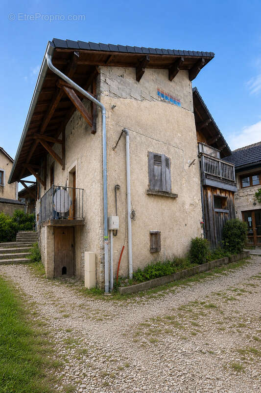 Secteur Sonnaz ancienne ferme rénovée d'environ 242 m2 avec un T2 indépendant - photo 21