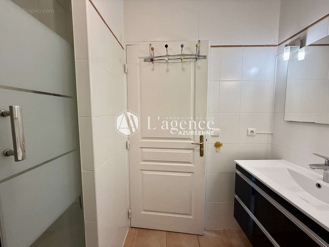 Appartement à SAINT-LAURENT-DU-VAR