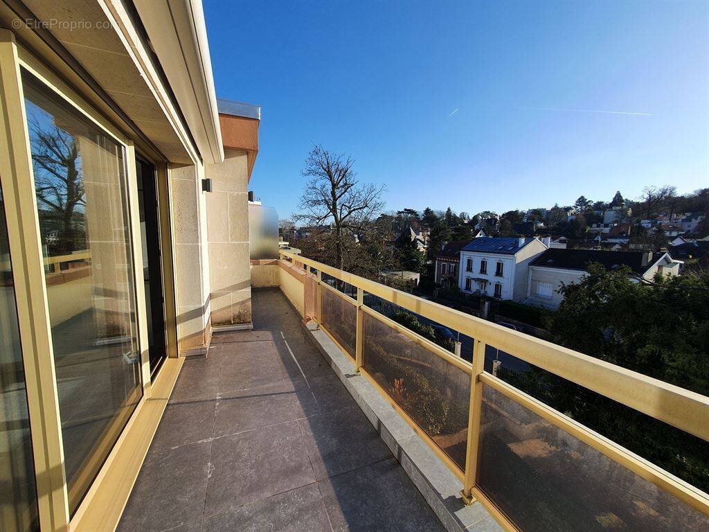 Appartement à VILLE-D'AVRAY