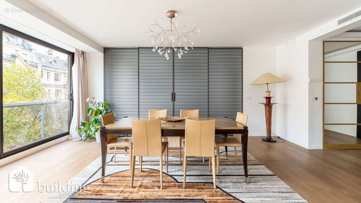 Appartement à PARIS-16E