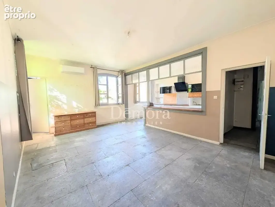 Pièce de vie - Appartement à SOMMIERES