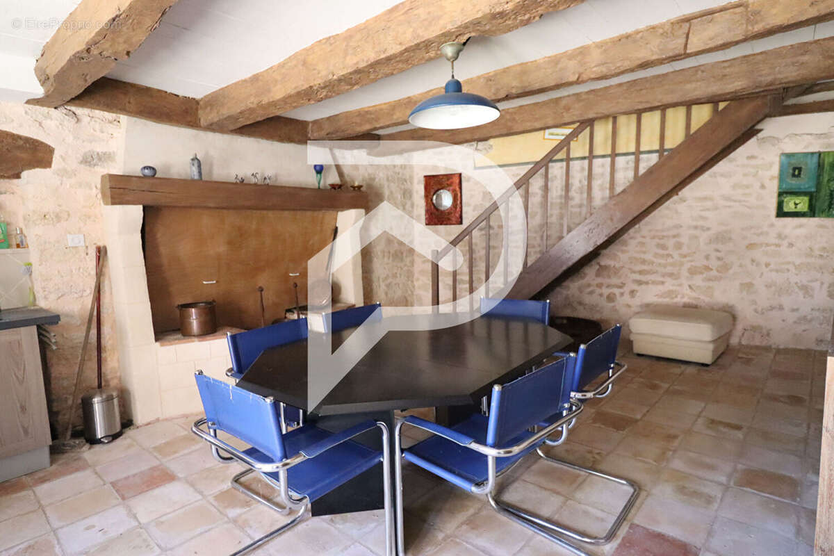 Ensemble de 3 batisses de caractère rénovés 1685M² de terrain - photo 15