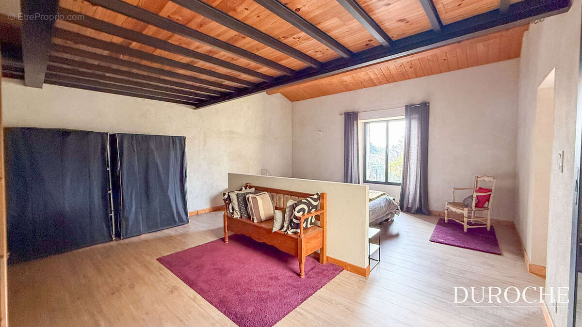 Maison à COURTHEZON