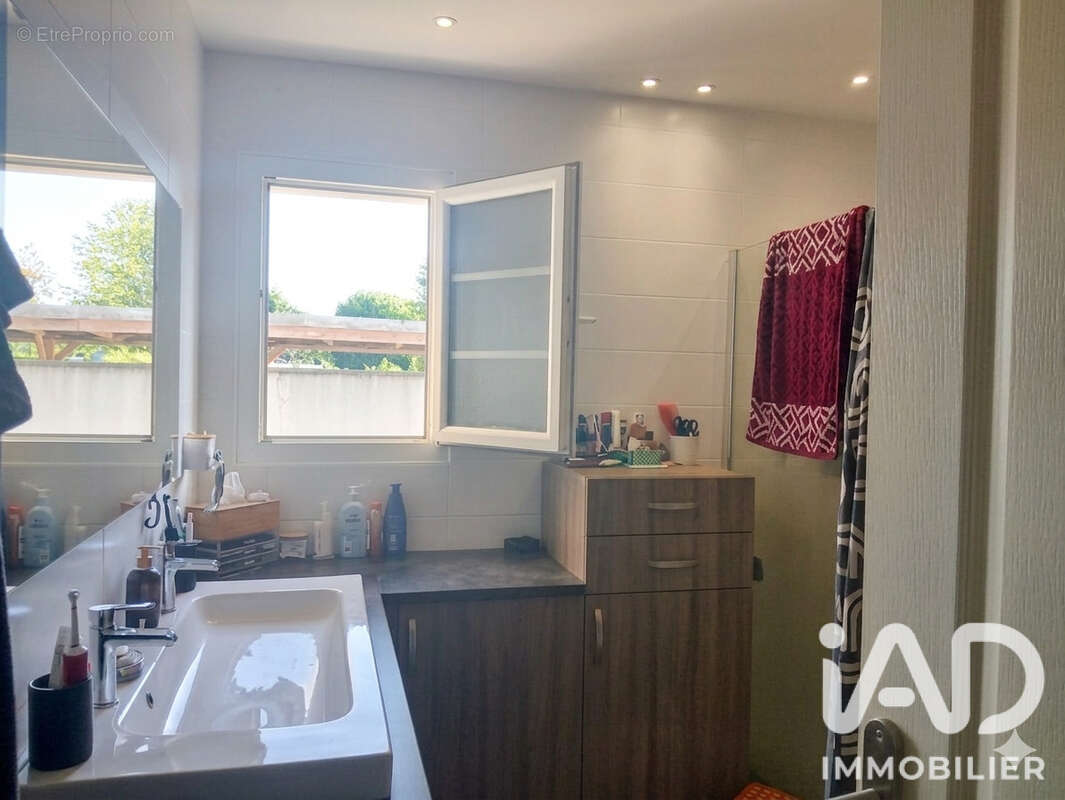 Maison 170 m² à Jarze  - photo 7