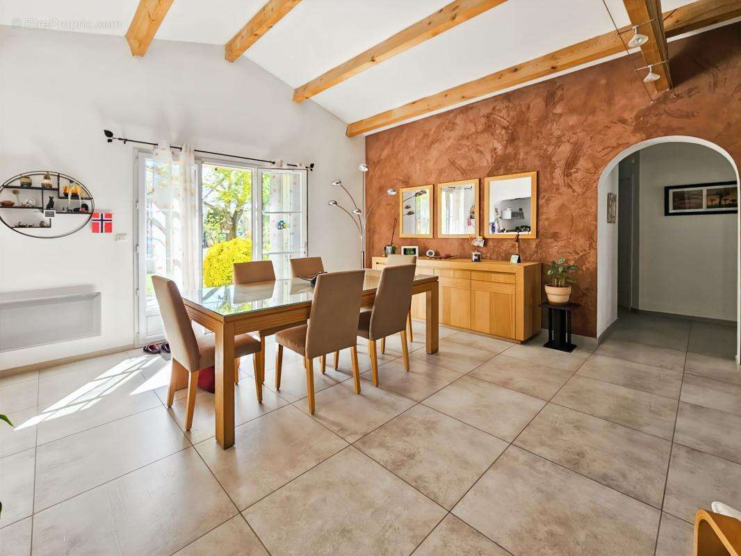 Maison à SAINTE-ANASTASIE