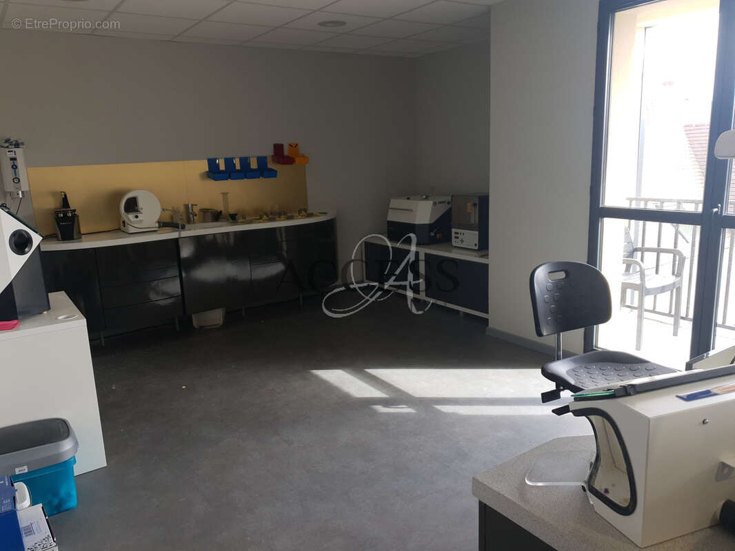 Commerce à LA CHAPELLE-EN-SERVAL