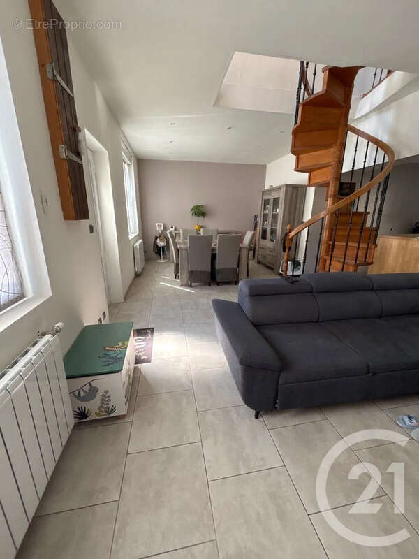 Maison 100 m² à Saint-Quentin  - photo 2