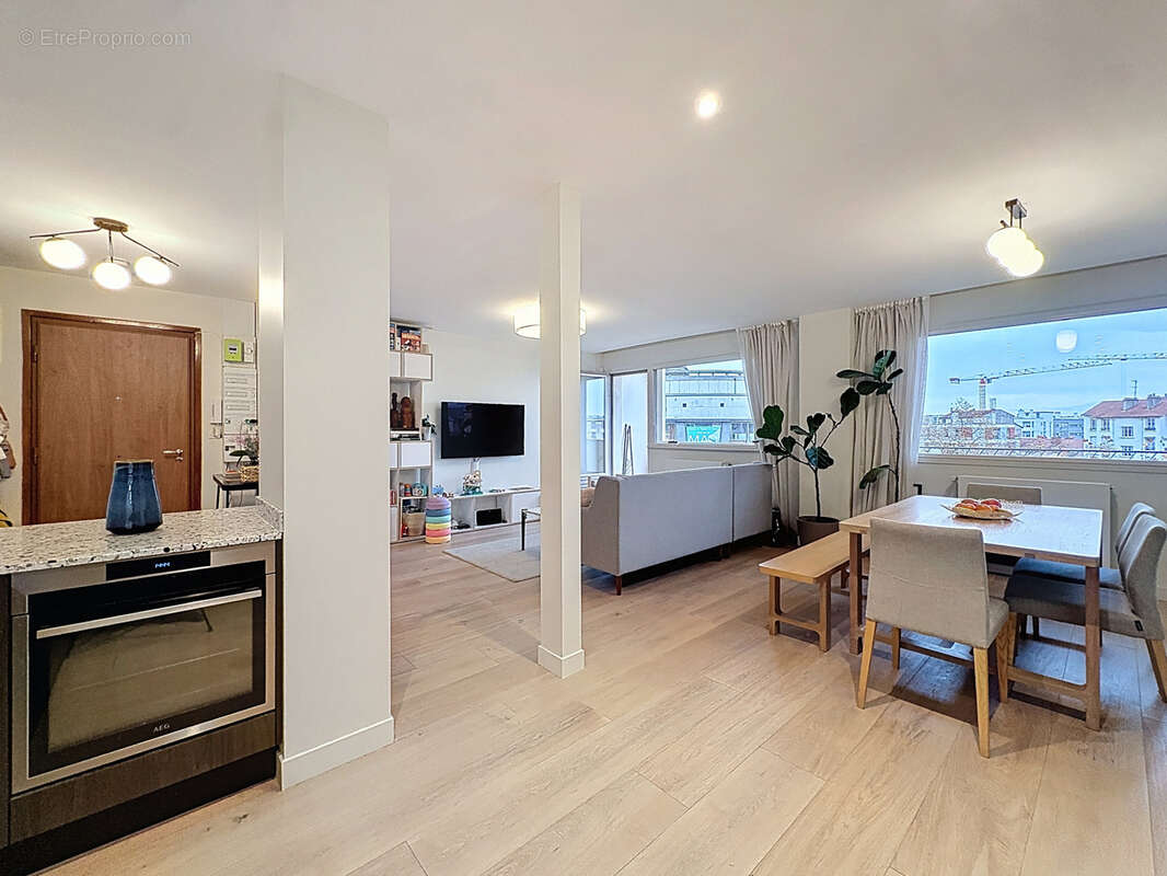 Appartement à LYON-8E