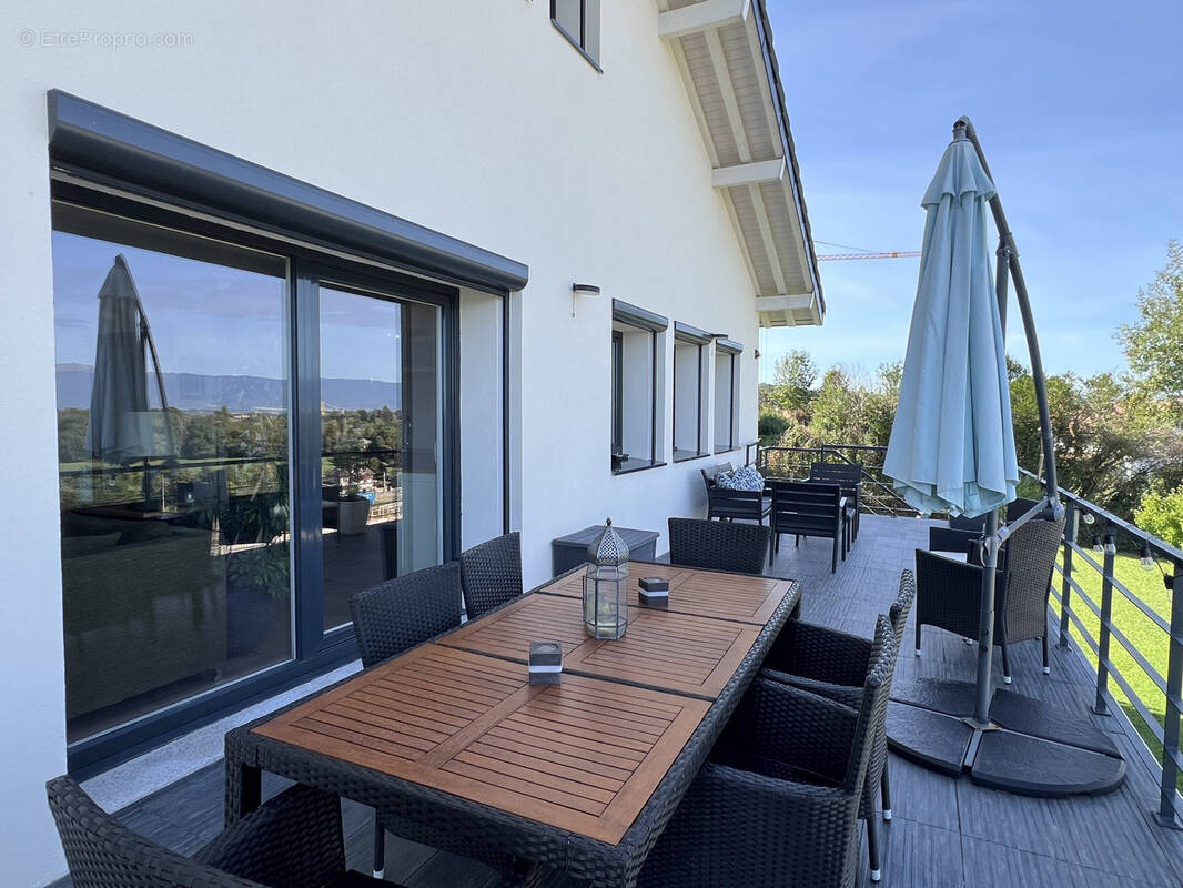 Maison à COLLONGES-SOUS-SALEVE