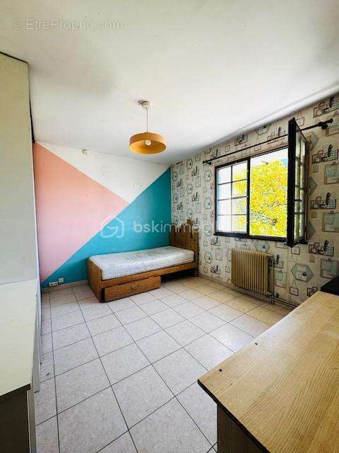 Charmante maison 130M² 4ch, garage + local pro ou locatif 3455M² terrain Savigné 86400 - photo 7