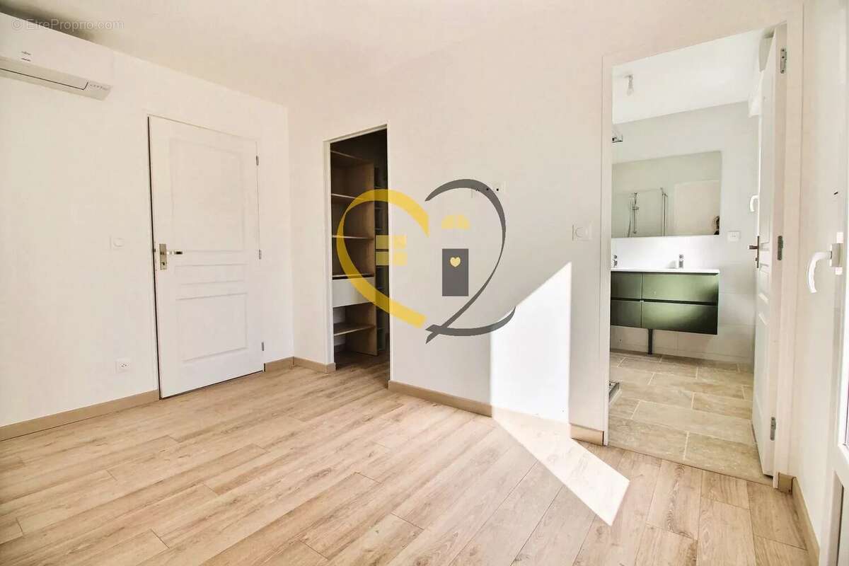 Maison à LA CHAPELLE-SAINT-URSIN