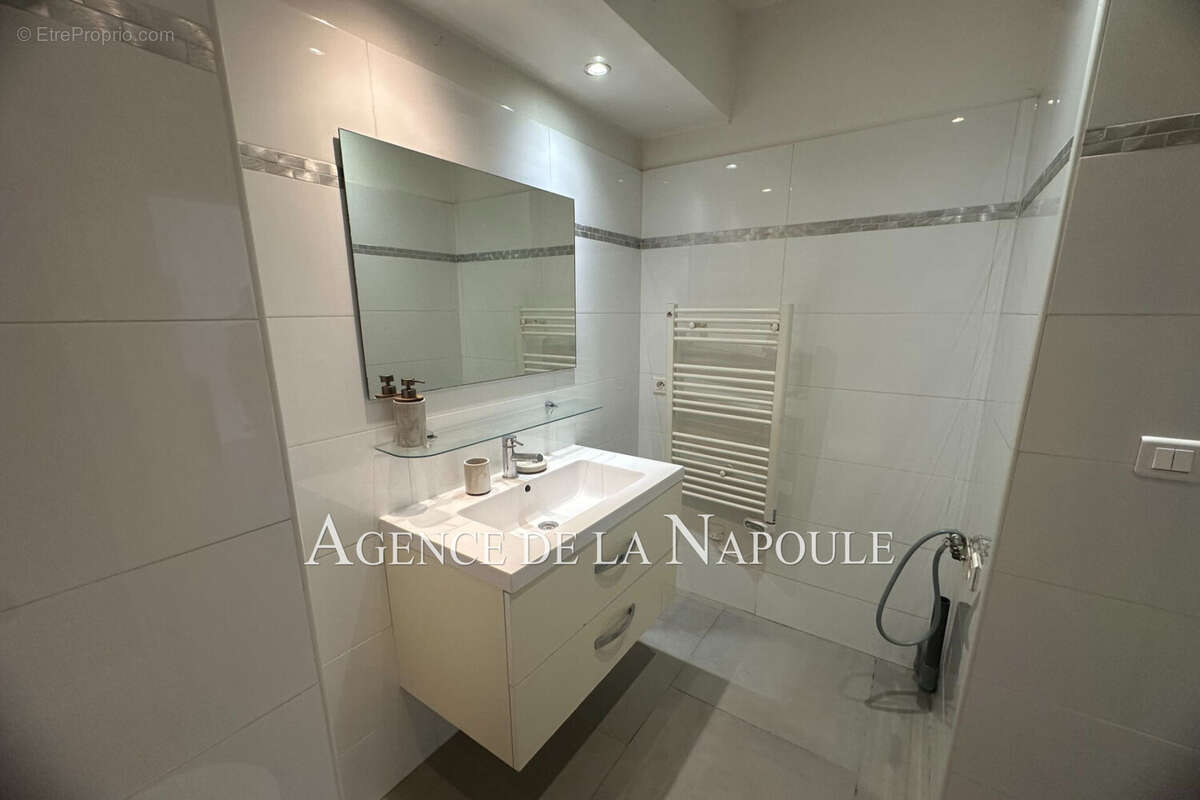 Appartement à MANDELIEU-LA-NAPOULE