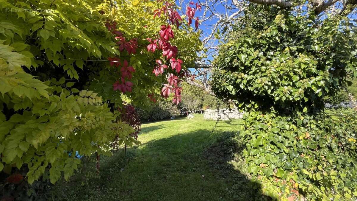 Maison à CHENAC-SAINT-SEURIN-D&#039;UZET