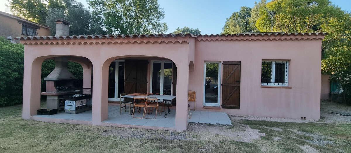 Belle Villa Traditionnelle à Vidauban 4P 110m2 avec terrain 1250m2 - photo 6
