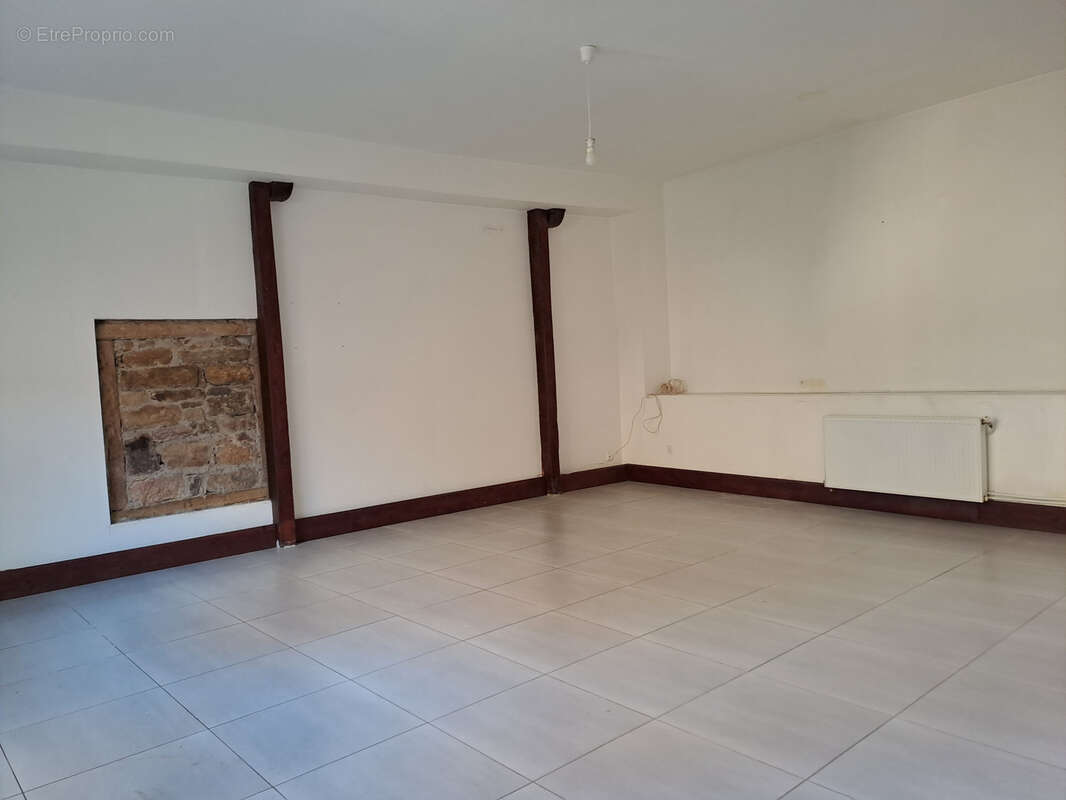 Appartement à FONTAINES-SAINT-MARTIN