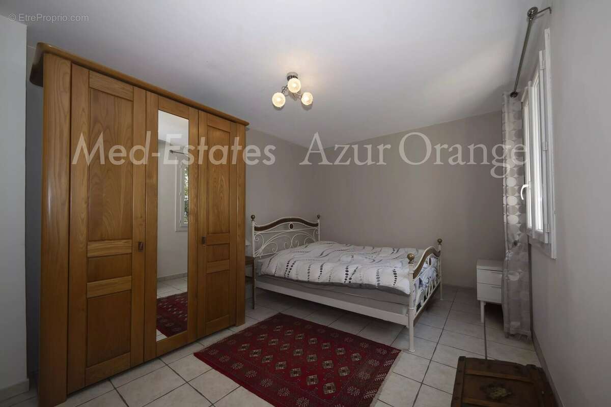 Maison - 2 chambres piscinable et extension possible avec vue panoramique sur le château et village de Grimaud - photo 18