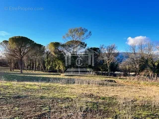 Terrain à TOURRETTES