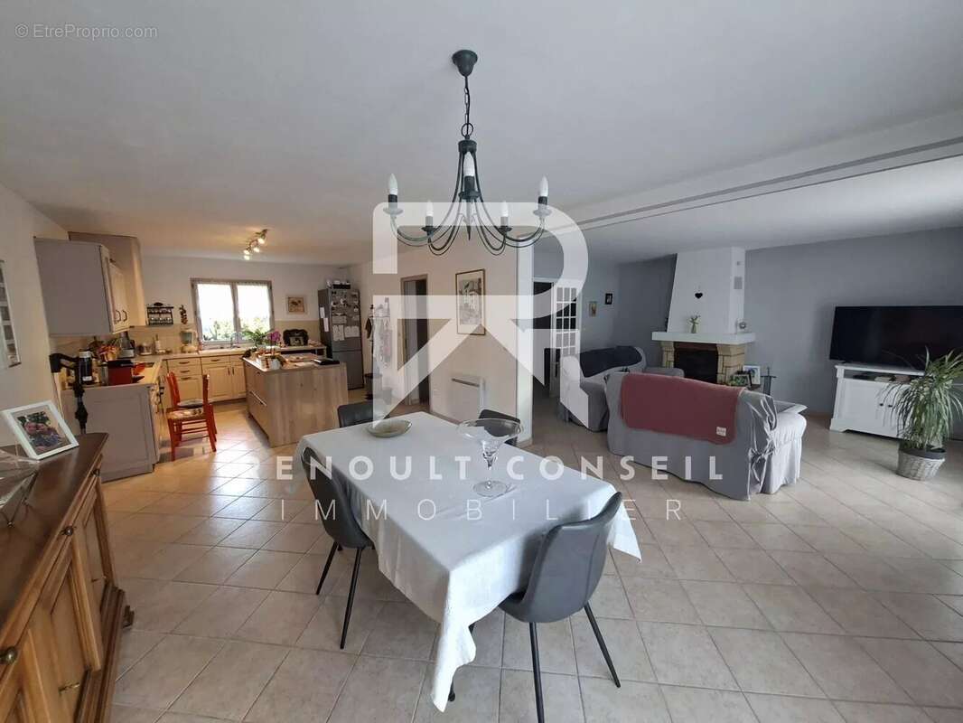 Maison à LA CHAPELLE-REANVILLE