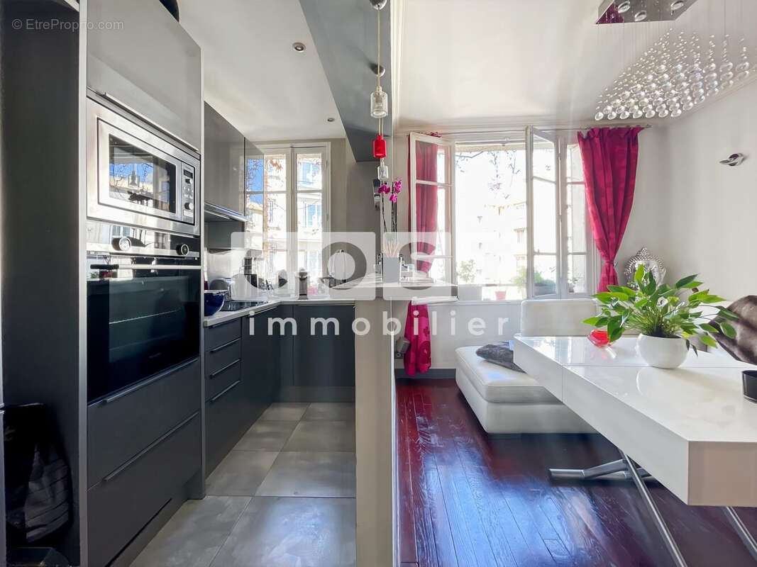Appartement à PARIS-17E
