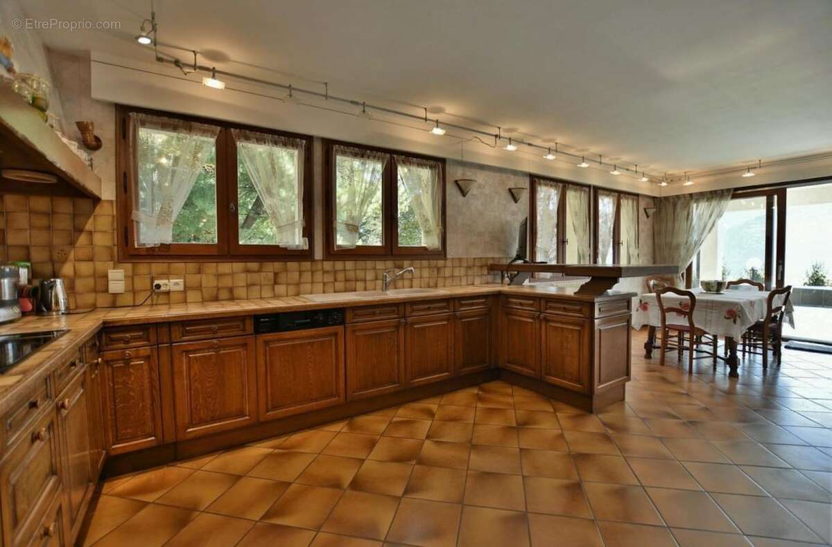 Maison à CHATILLON-SUR-CLUSES