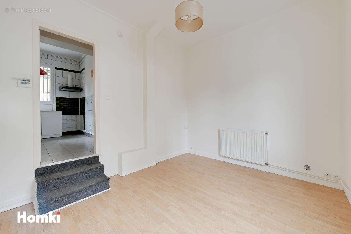 Appartement à LES LILAS