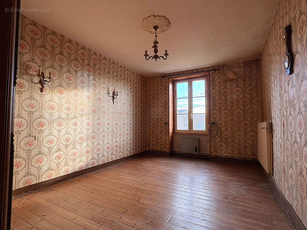 Maison à SURGERES