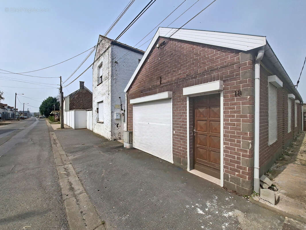 Maison à QUIEVRECHAIN