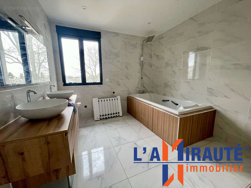 Maison à SARTROUVILLE