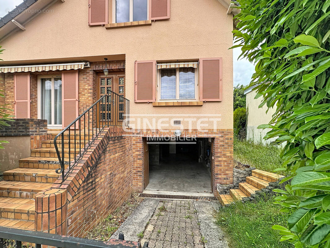 Maison à SAINT-JULIEN-LES-VILLAS