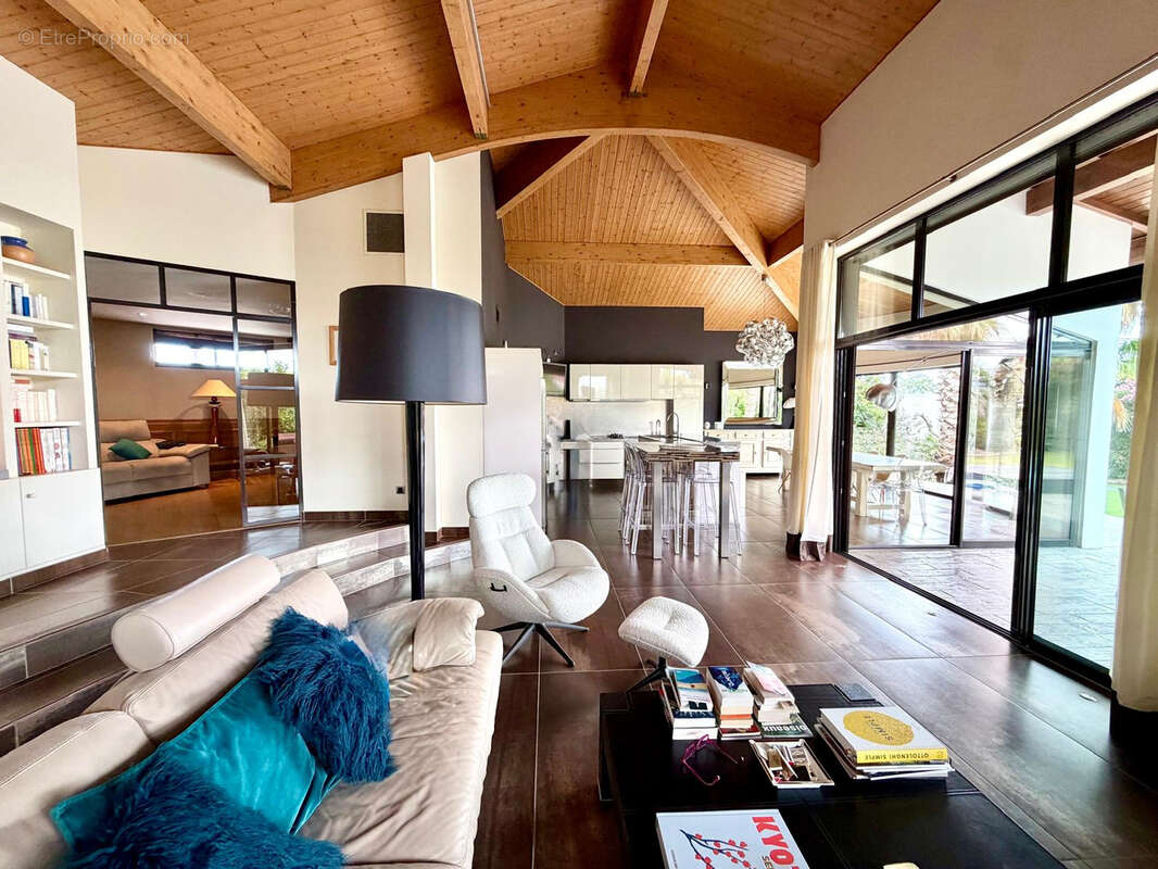 POLLESTRES Villa contemporaine de 260 m2 Parcelle de plus de 1 600 m2 - photo 2